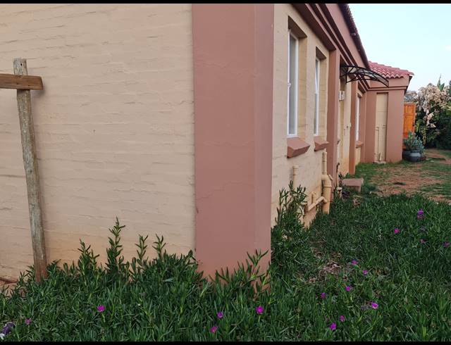 3 BEDROOM TOWNHOUSE TO LET IN LANGENHOVENPARK